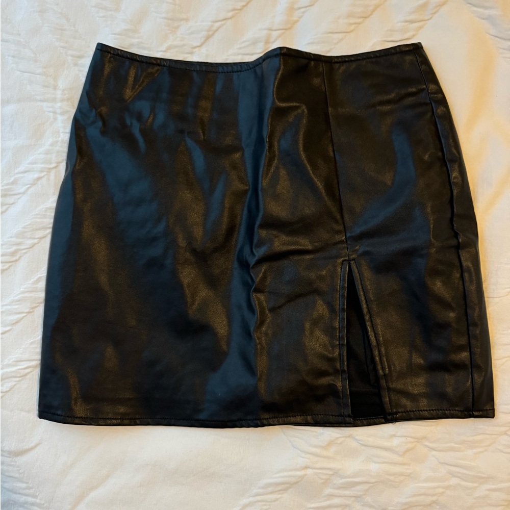 Fashion nova leather skirt